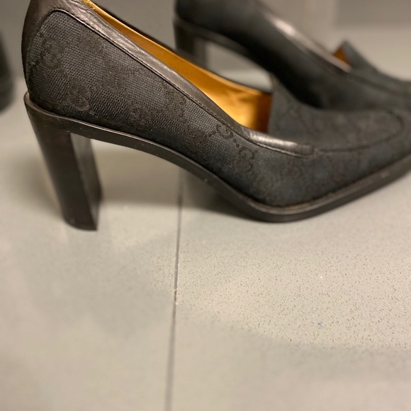 Authentic Signature Gucci Heels - Picture 2 of 5